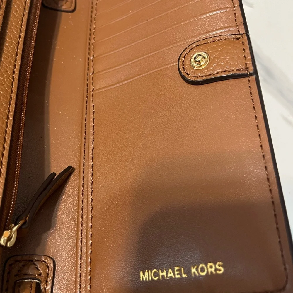 Michael Kors Tan Leather Bag with Gold Hardware - Picture 11 of 15